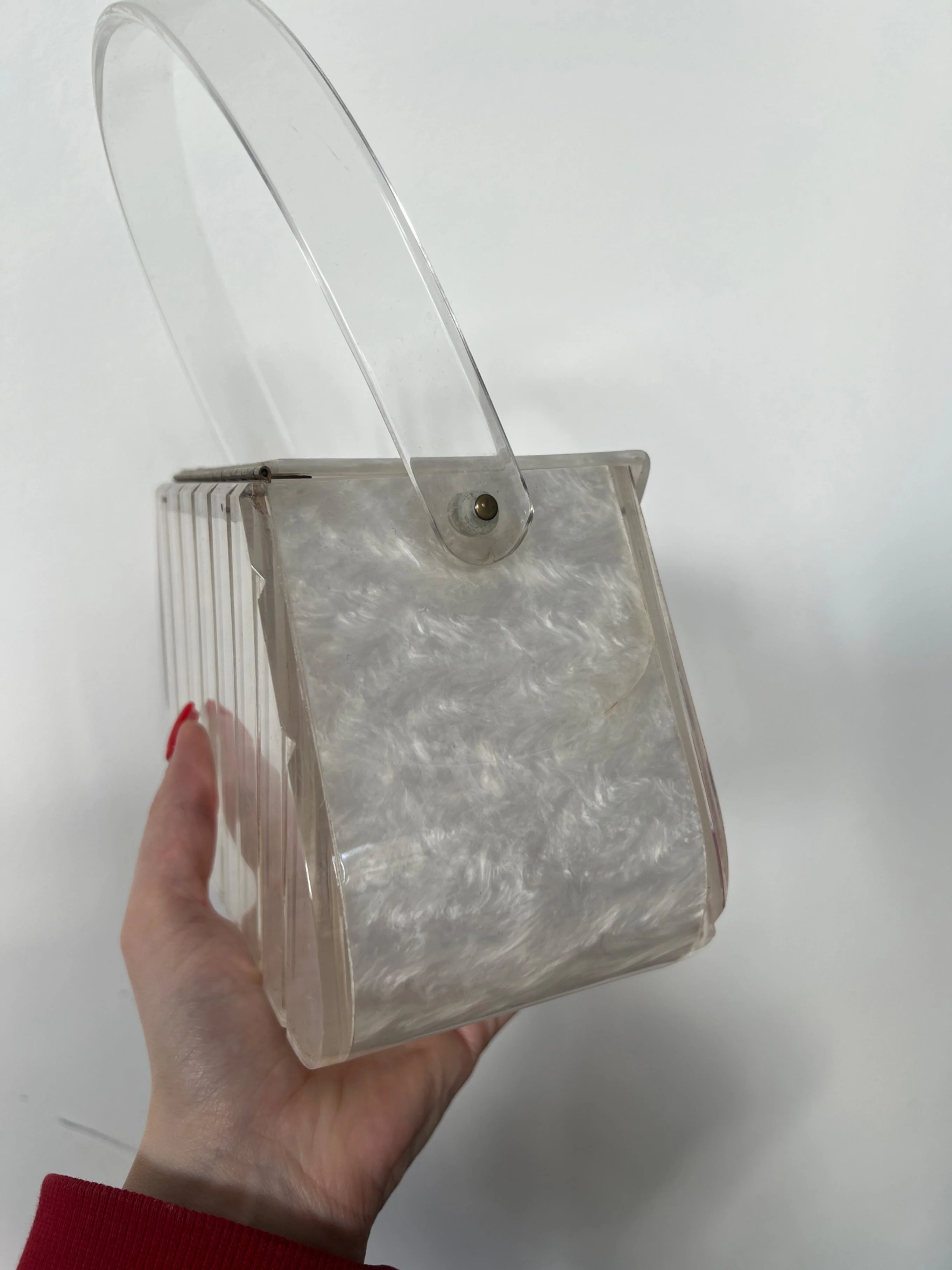 1950s Pearlescent Trapeze Clear Lucite Top Handle Bag - Image 6