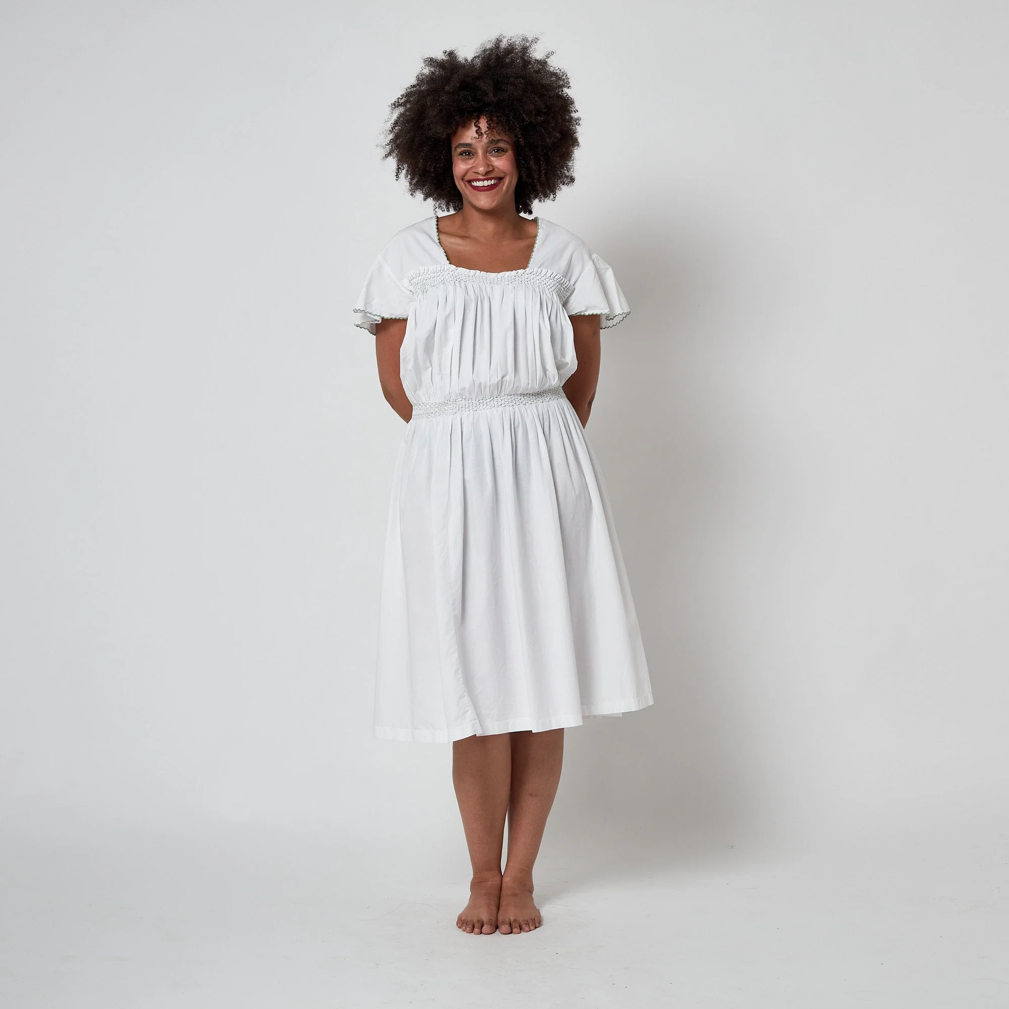 1950s White Cotton Smocked Dress with Tie Back - Image 5