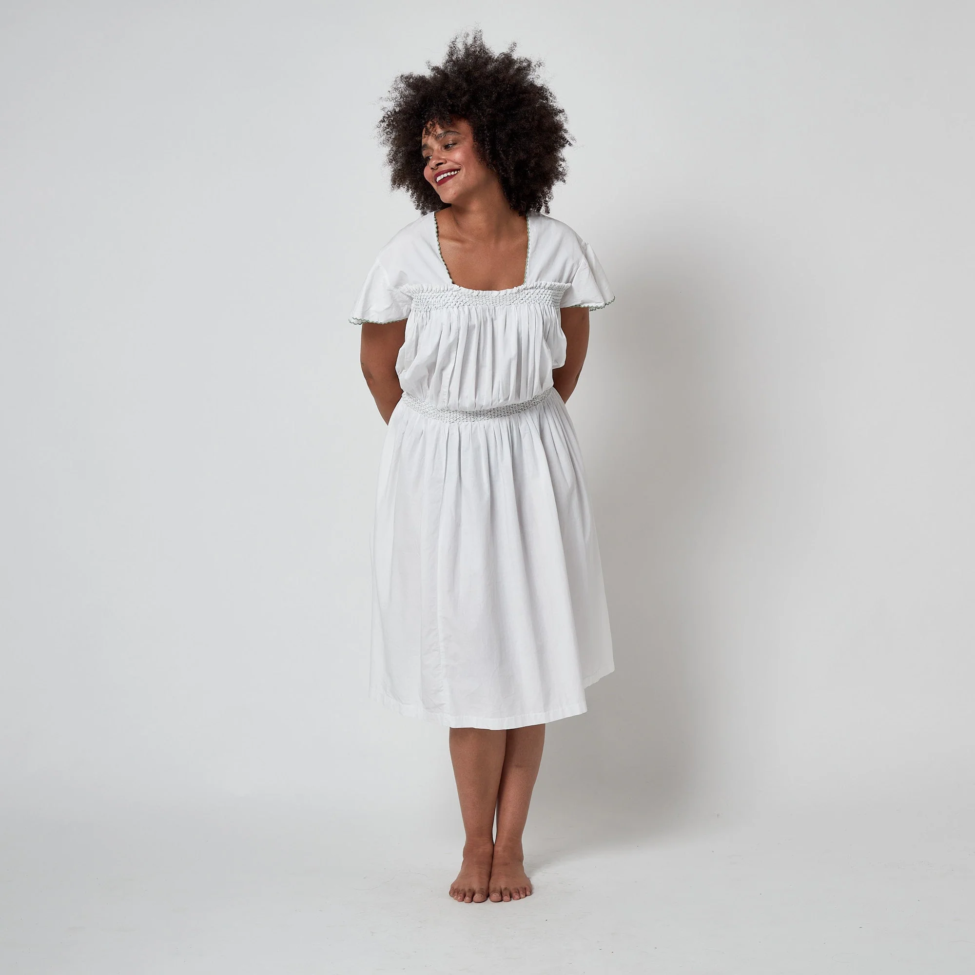 1950s White Cotton Smocked Dress with Tie Back - Image 6