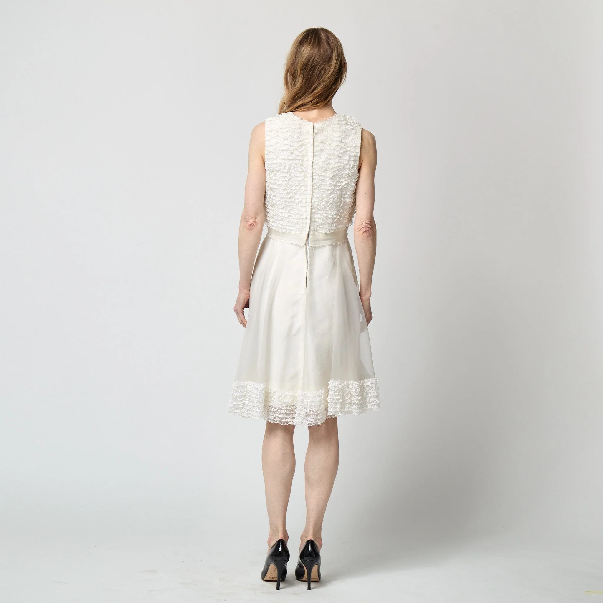 1960s Jean Varon White Sleeveless Ruffle Lace Dress - Image 24