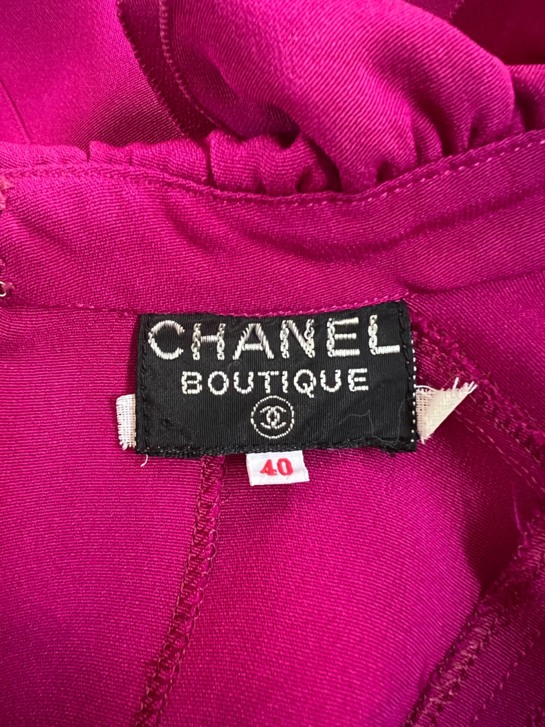 1980s Chanel Fuchsia Heavy Silk Blouse with Ruffle Collar - Image 11