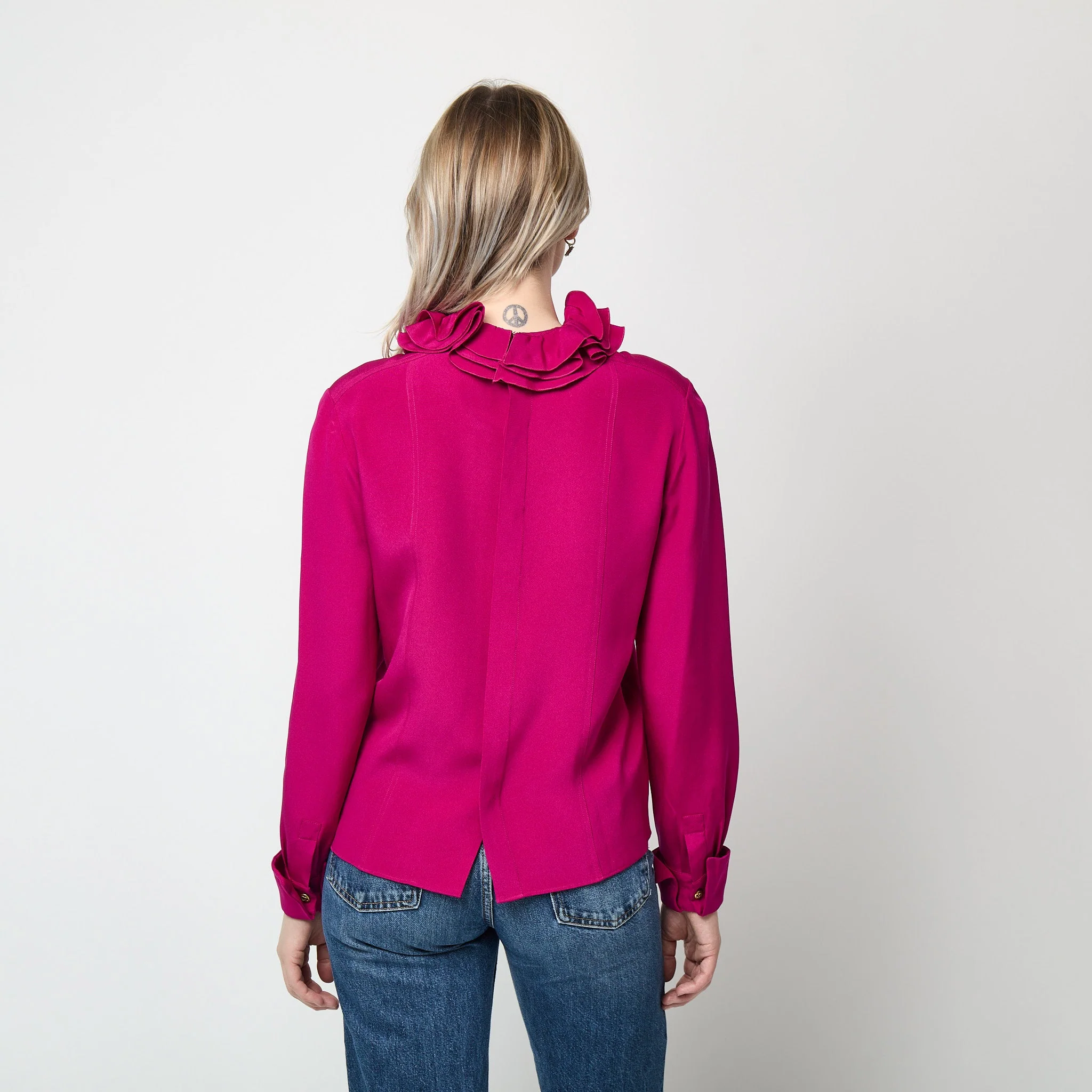 1980s Chanel Fuchsia Heavy Silk Blouse with Ruffle Collar - Image 15